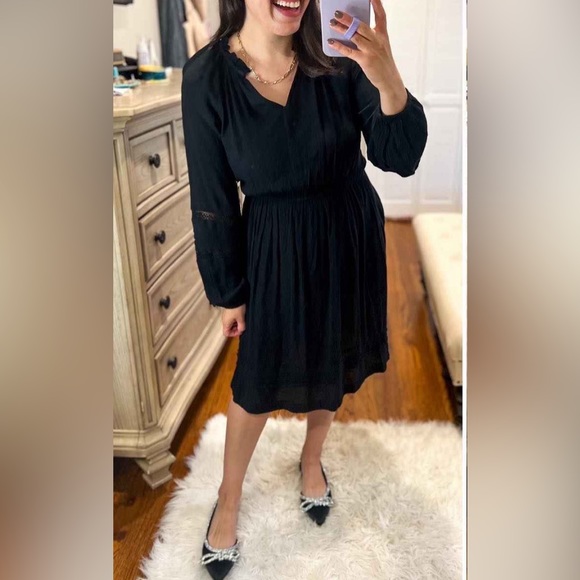 Women’s Long-Sleeve Lace Dress - Picture 3 of 3